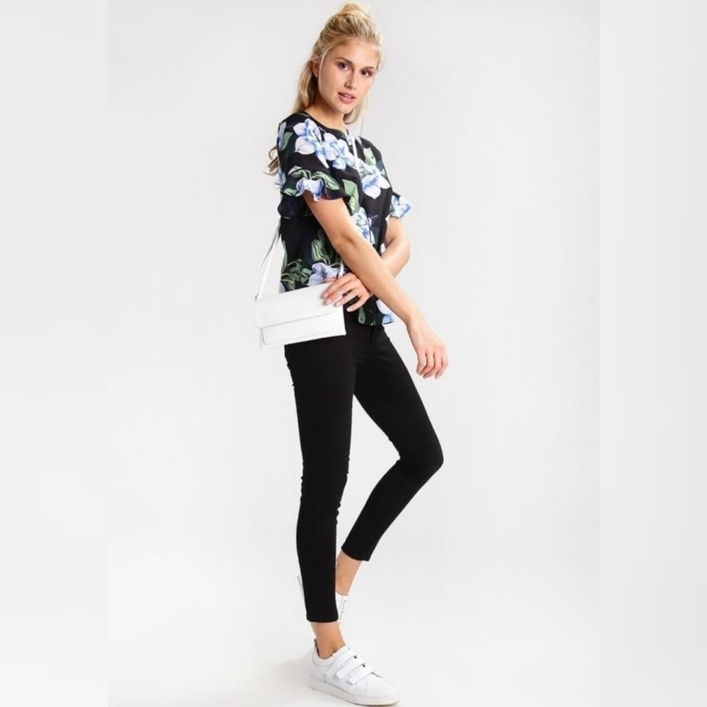 Floral Top - Picture 7 of 8